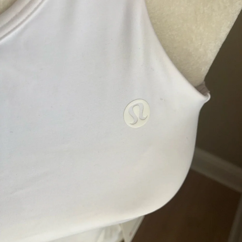 New Lululemon waist length V-neck tennis tank - Picture 9 of 13